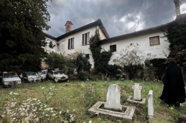 Abandoned Serial Killers Murder Mansion So Haunted The Family Disappeared And Left Everything Behind