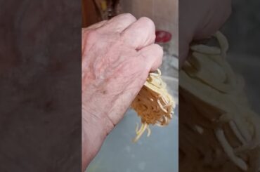 How to Make Pasta with Tomato Sauce Like an Italian Nonna