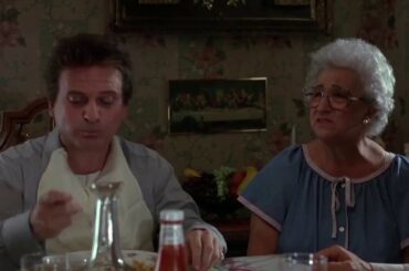 Dinner at mother's house - Goodfellas (1990)
