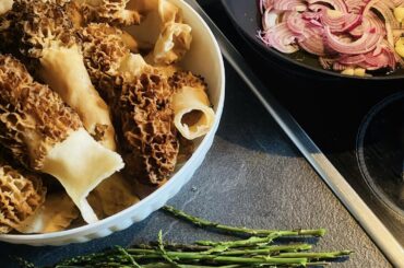 homemade spaghetti of morchella esculenta and wild asparagus (I personally collected everything in the woods)