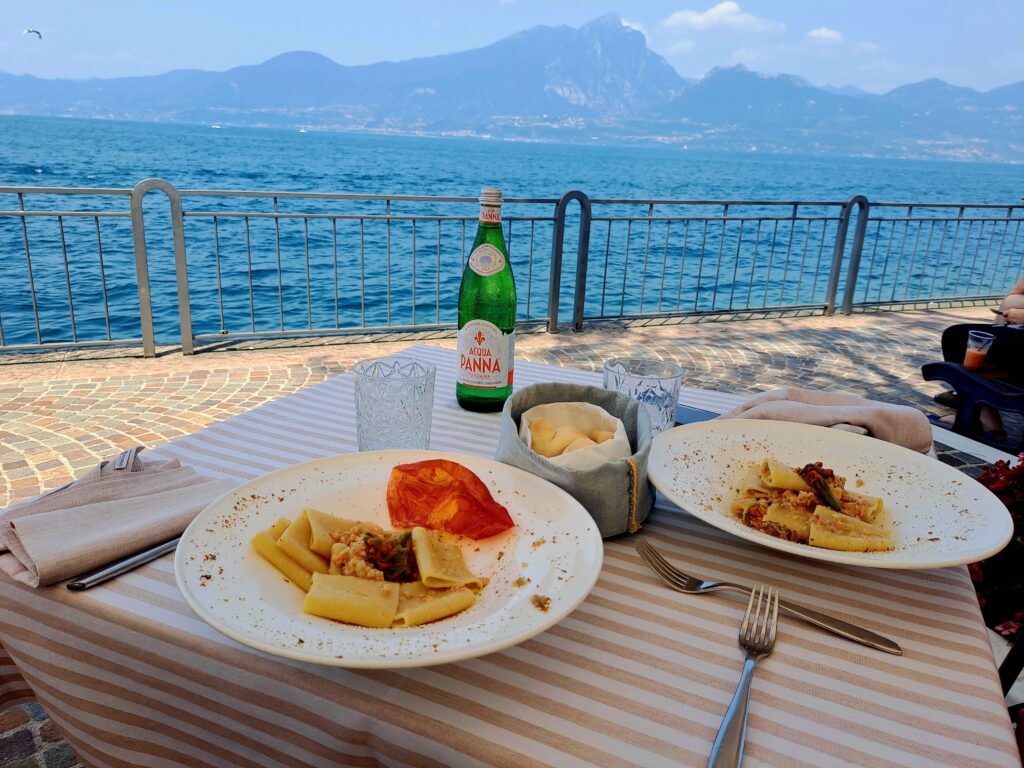 Paccheri con misto lago, vista lago.