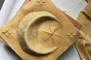 Ravioli with gorgonzola, ricotta and walnut filling, later served with butter and sage