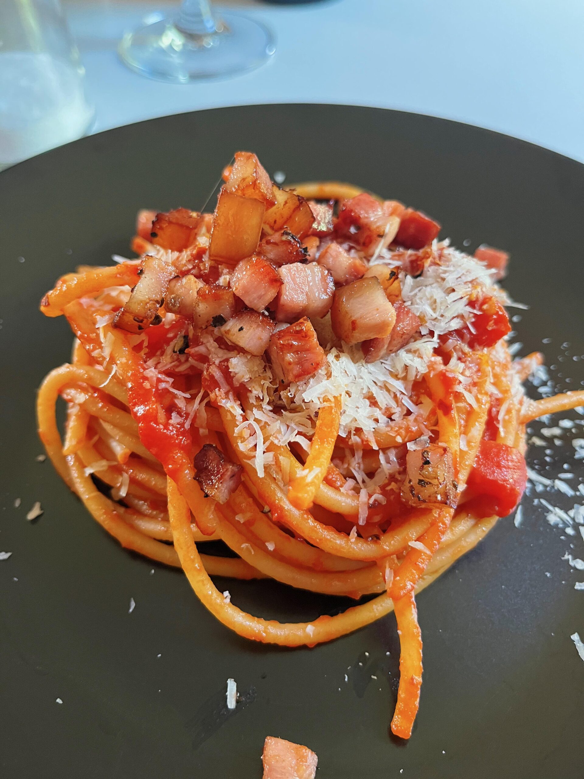 Bucatini all’amatriciana Bucatini all’amatriciana