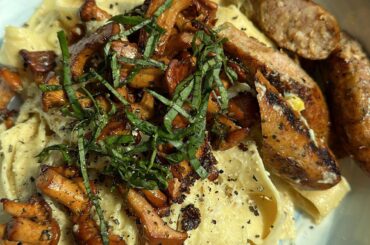 pappardelle with foraged garlic sautéed chanterelles in cashew cream/sweet corn. Side of sweet Italian sausage.