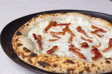 Neapolitan Pizza Meets Tarte Flambée (aka Flammkuchen/flammkueche). Same dough as yesterday but an additional 24 hours at 9°C.