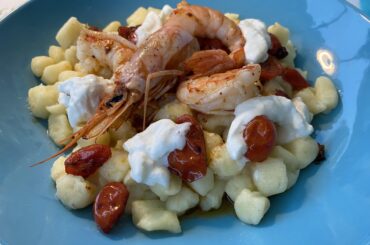 Gnocchi with caramelised tomatoes, burrata and prawns