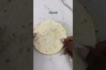 The Cheesiest 5 Minute Pizza!