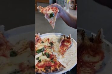 How to Eat Pizza like a Neapolitan Pizza Chef