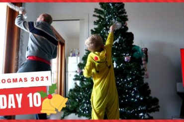 Vlogmas 2021 - Day 10 - Decorating the Christmas treeee! - Life in Italy