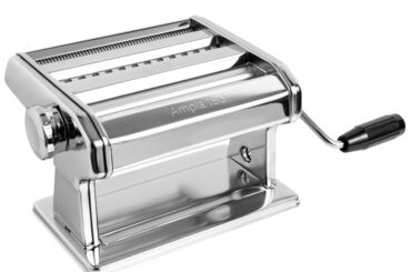 I found this old pasta maker but the lever is missing? Is there anyway I can still operate it? I have a photo of the same model below.