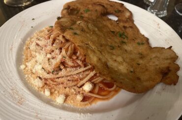 Milanese with simple pomodoro spaghetti