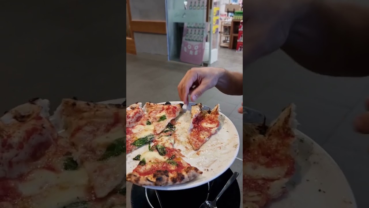 How to Eat Pizza Like a Neapolitan #shorts How to Eat Pizza Like a Neapolitan #shorts