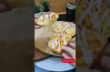 Cheesy Corn Garlic Bread | Corn Cheese Garlic Toast | Quick 5 Min Recipe #shorts #ytshorts