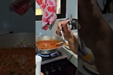 MAKING BEEF BOLOGNESE #shorts #foodshorts #streetfood #beef #bolognese #bolognesesauce #beefrecipe