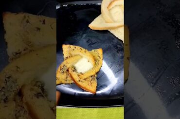 Viral Cheesy Flower Garlic Bread Recipe #shorts #ytshorts #viral #trending #flowerbread #garlicbread