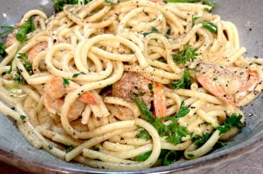 Prawns, garlic, butter, parsley.