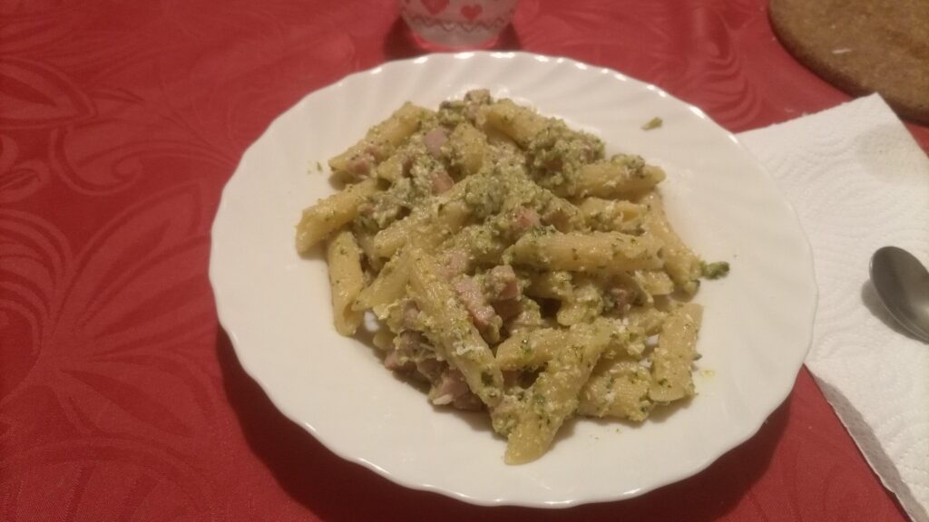 Penne al pesto di zucchine e altro Penne al pesto di zucchine e altro