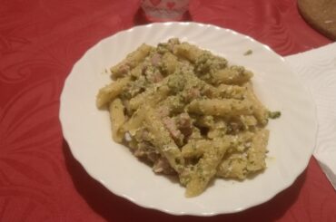 Penne al pesto di zucchine e altro