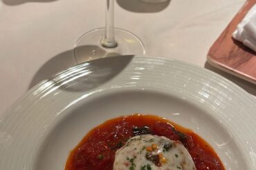 Meatball appetizer with marinara sauce