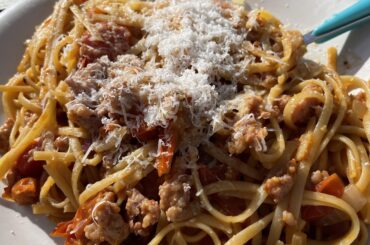 Salsicci, tomatoes and peppers linguine