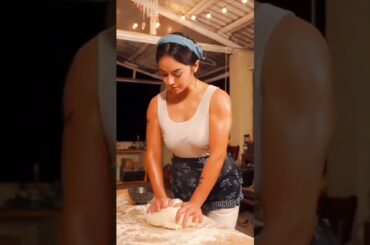 Mini pizza #mukbang #pizza #italy #asmr