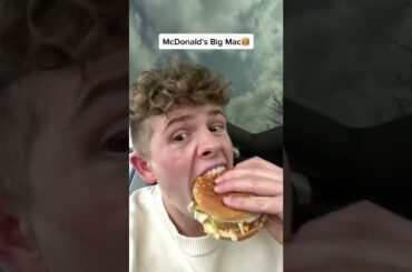 Eating and rating burgers from different fast food restaurants! #shorts #burger #food