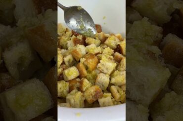 Gourmet crouton recipe from an Italian fine dining restaurant #crunchy #bingeworthy #homemadefood