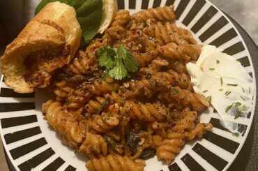 Black pepper and chilli tomato pasta 🌶️🍝