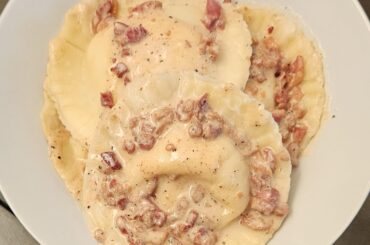 Ricotta Ravioli w/Pancetta and Pepper creme sauce (fresh made pasta)!!!