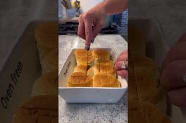 Cheesy Garlic Hawaiian Rolls #shorts