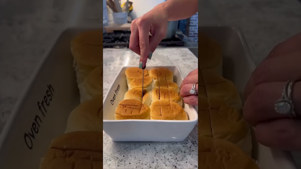 Cheesy Garlic Hawaiian Rolls #shorts Cheesy Garlic Hawaiian Rolls #shorts