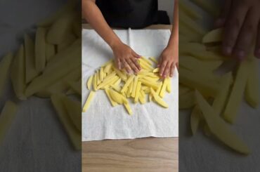 This is the secret to making your potatoes super crispy!