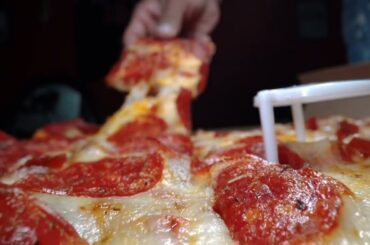 Savoring the Classic: The Allure of Pepperoni Pizza in American Cuisine