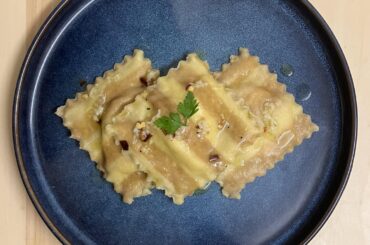 Two-Toned Crab and Ricotta Ravioli with a Garlic Olive Oil Drizzle