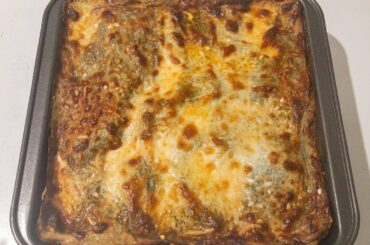 Spinach and basil pasta with mushroom "ragu"