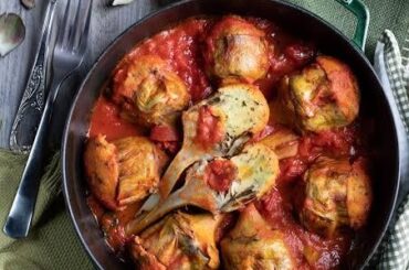 Carciofi Ripieni con Salsa di Pomodoro e Basilico