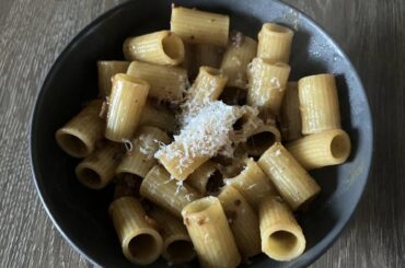 Simple rigatoni al ragù