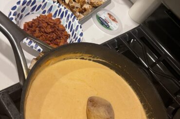 A quick pappardelle pasta with chicken and bacon. 🍝