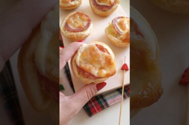 Cestini di sfoglia con patate e salame