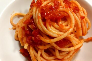 DELICIOUS SPAGHETTI POMODORO WITH AROMATIC OIL-YOU'VE NEVER TRIED A SAUCE LIKE THIS!  EASY AND QUICK