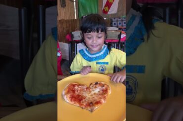 Delicious Italian Pizza In Koh Samui, Thailand Ft. Nitnipa Nakoon & Helen Machedo