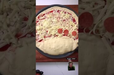 Pizza time? #cooking #pizza #food #shorts #react #greenscreen