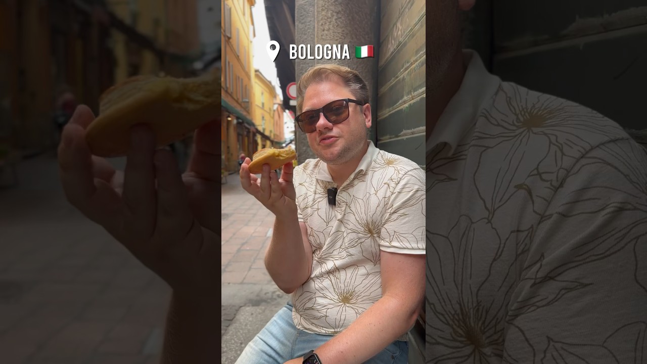 Amazing Italian Apple Pastry in Bologna Italy – Food Tour Amazing Italian Apple Pastry in Bologna Italy - Food Tour