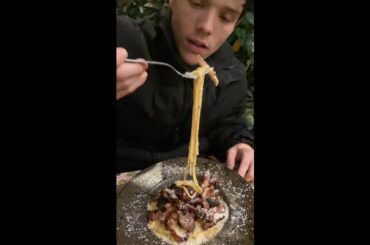 Eating the HIGHEST RATED PASTA Near the VATICAN in ROME, ITALY!