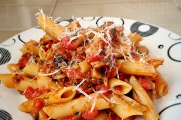Penne w/ tomato & oregano sauce