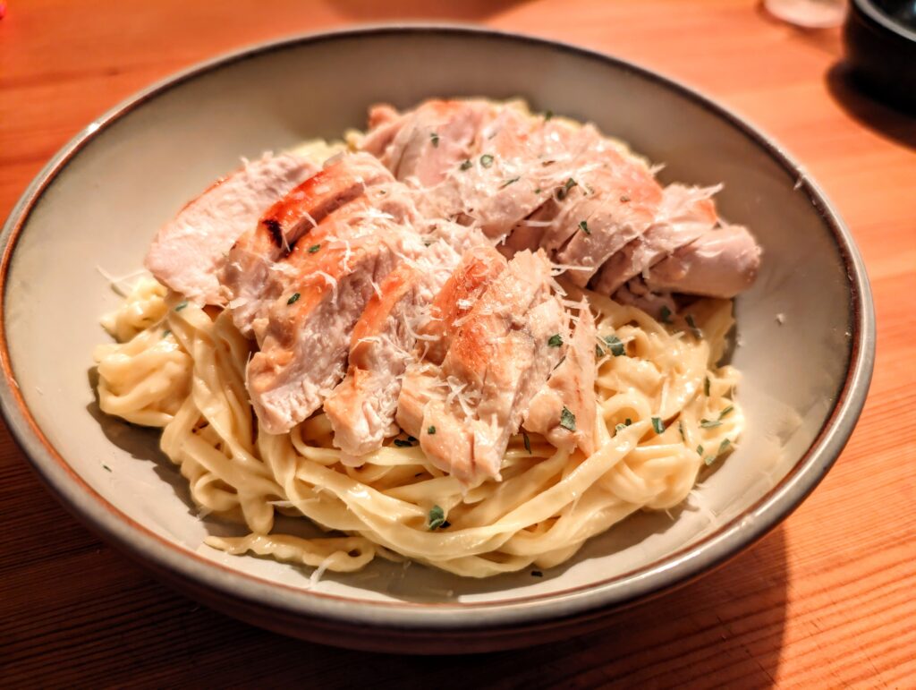 Pasta chicken Alfredo