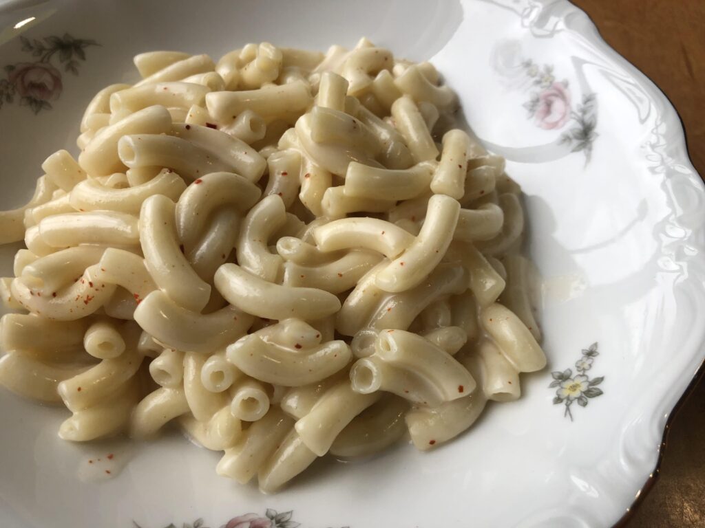 I got a new 4.5mm bucatini die so I threw a cutter on and ran some fat Kraft style macaroni with buttermilk cheddar cheese and gochugaru.
