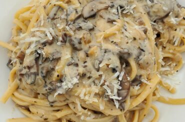 Creamy mushroom sauce over linguine.