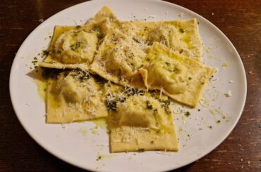 Spinach and Ricotta Ravioli with Browned Butter and Sage