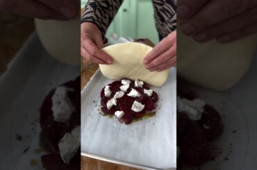 Upside Down Beetroot, Honey & Goats Cheese Tart #viral #cooking #food